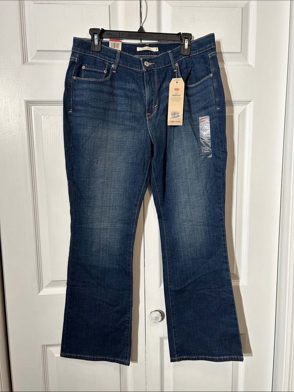 NWT Levi's 515 Jeans Women's Medium Wash Blue Bootcut Size 12/S - 31
